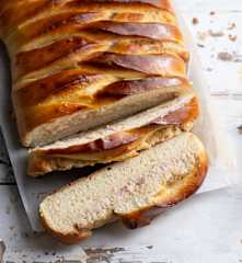 Brioche relleno de jamón y queso