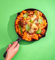 Pasta Vodka z wegetariańskimi klopsikami