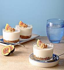 Επιδόρπιο γιαουρτιού με μέλι, σύκα και καρύδια