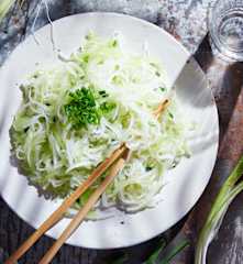 葱香拌莴笋白萝卜丝