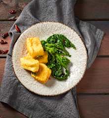 Baccalà croccante con friarielli piccanti