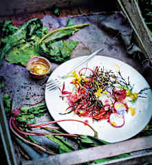 Carpaccio de bœuf, crudités et émulsion à la mangue