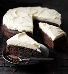 Tarta con bizcocho de cerveza negra