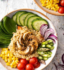 Bowl de quinoa et champignons marinés