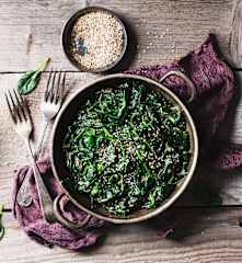 Ensalada de espinacas con sésamo