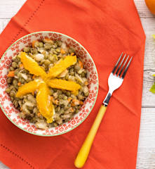Insalata di lenticchie verdi, arance e zenzero