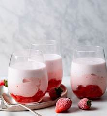 快手草莓甜点杯