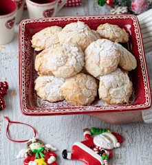Amaretto biscuits