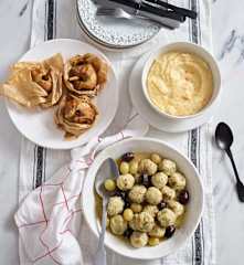 Menu: Puré de legumes com almôndegas de frango e uvas e maçãs a vapor