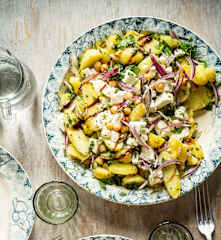 Salade de pommes de terre, pois chiches et feta