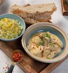 Curryhenderl mit fruchtigem Fenchelsalat