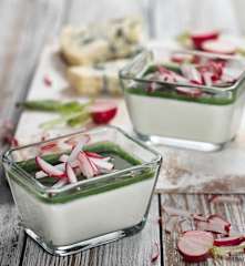 Sýrová panna cotta s přelivem z ředkvičkových listů