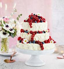 Beeren-Frischkäse-Hochzeitstorte