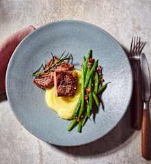 Lammhüfte mit Speckbohnen und Kartoffelpüree