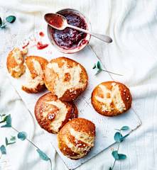 Petits pains façon bretzel