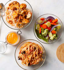 Çoklu Pişirme: Haşlanmış Sebze, Domates Soslu ve Mantarlı Spagetti, Tavuk ve Köz Biber Soslu Yasemin Pilavı