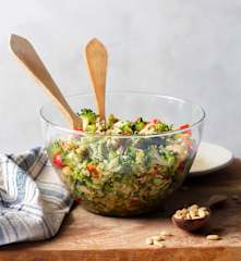 Salade de brocoli, poivron rouge et pignons
