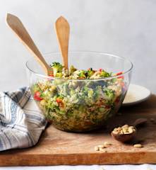 Brokolicový salát s piniovými oříšky