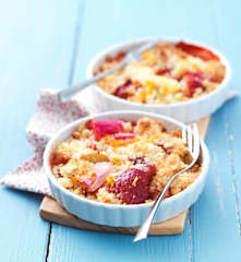 Crumble de rhubarbe, fraise et noix de coco
