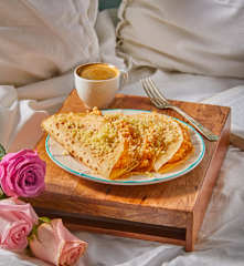 Desayuno en cama: Crepas de rosas