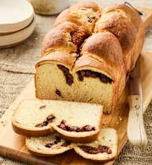 Brioche au levain, à la cannelle et aux raisins secs