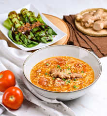 清蒸小白菜，鸡肉番茄蛋花汤