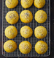 Panini alle noci e curcuma