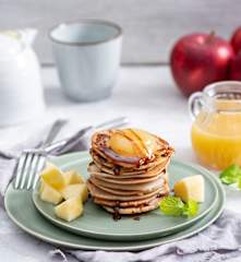 Placki ryżowe z musem jabłkowym