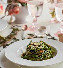 Pappardelle alla curcuma con fagiolini e mandorle