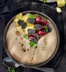 Getrüffelte Maronensuppe mit geräucherter Ente