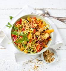 Zucchinibowl mit Tofu