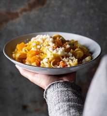 Krémová pasta risottata s dýní, scamorzou a pecorinem