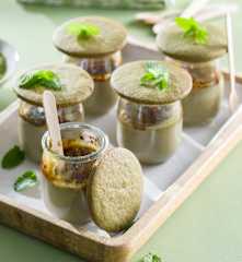 Galletas y crema catalana de té matcha
