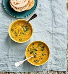 Sopa de batata-doce, lentilhas e espinafres