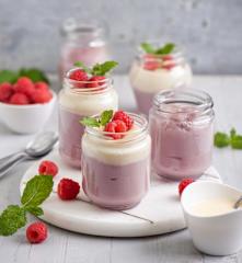 Malinowa kasza manna z sosem waniliowym