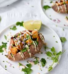 Süßkartoffel-Kumpir mit Tempeh-Füllung