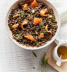 Salade de lentilles à la truite fumée et citron confit