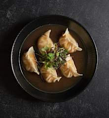 Raviolis de kabocha dans un bouillon dashi (Matthew Kenney)