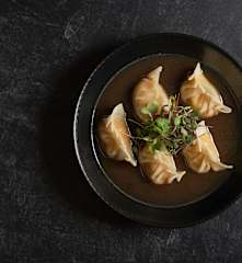 Wonton de calabaza en caldo dashi