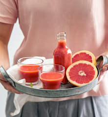 Witaminowe shoty z różowym grejpfrutem