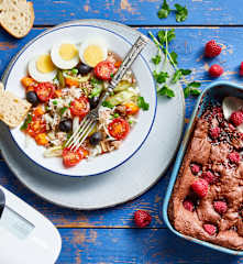 Salade de riz au thon, œufs et crudités - Gâteau au chocolat et framboises