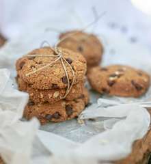 Bolachas veganas "zero waste" de amêndoa e chocolate preto