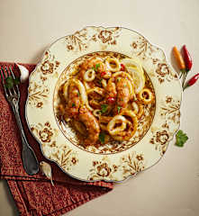 Gamberi e calamari speziati