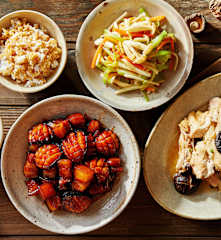 鲍鱼红烧肉/香菇蒸滑鸡/米饭/五彩时蔬