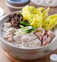 芋頭麵疙瘩排骨蒜蒜鍋