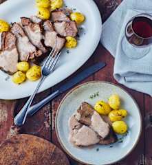 Spalla di manzo a Cottura Lenta con salsa al vino