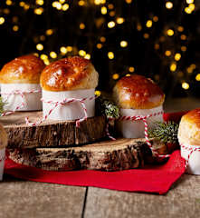 Mini panettones de jengibre y arándanos