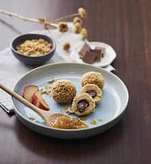 Fagottini al cioccolato con composta di prugne (vegan)