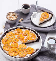 Tarta orzechowa z kremem z nerkowców