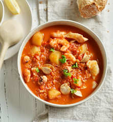 Ragoût de fruits de mer et poisson à la tomate